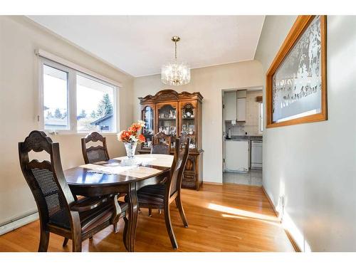 50 Grafton Crescent Sw, Calgary, AB - Indoor Photo Showing Dining Room