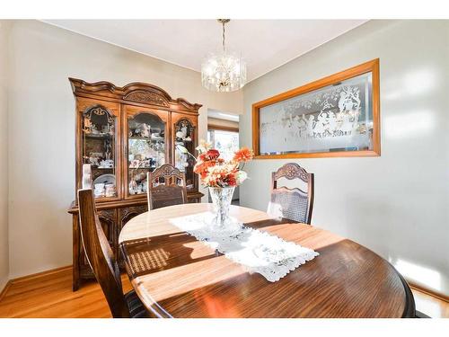 50 Grafton Crescent Sw, Calgary, AB - Indoor Photo Showing Dining Room