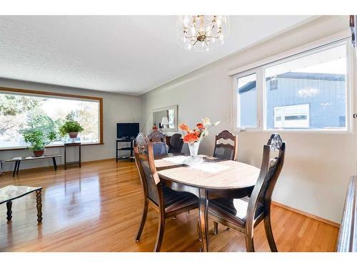 50 Grafton Crescent Sw, Calgary, AB - Indoor Photo Showing Dining Room