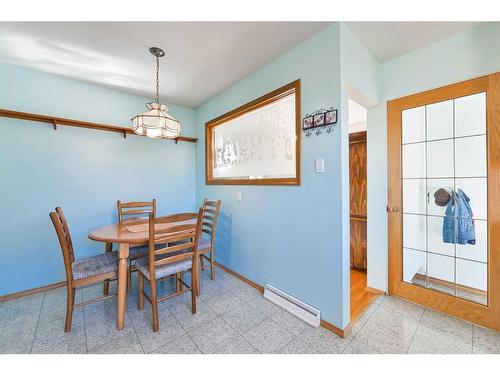 50 Grafton Crescent Sw, Calgary, AB - Indoor Photo Showing Dining Room