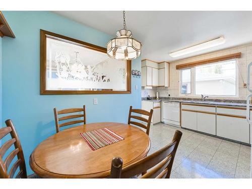 50 Grafton Crescent Sw, Calgary, AB - Indoor Photo Showing Dining Room