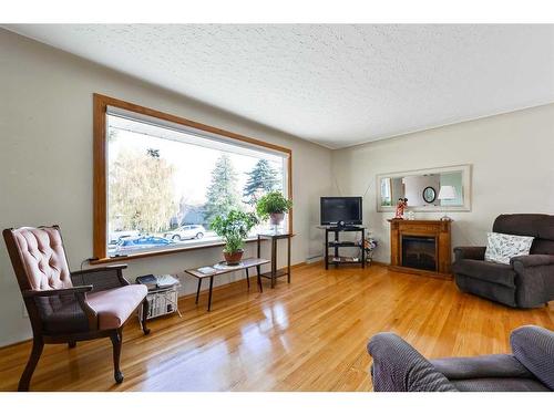 50 Grafton Crescent Sw, Calgary, AB - Indoor Photo Showing Living Room With Fireplace