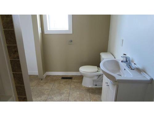 217 1 Avenue North, Vulcan, AB - Indoor Photo Showing Bathroom