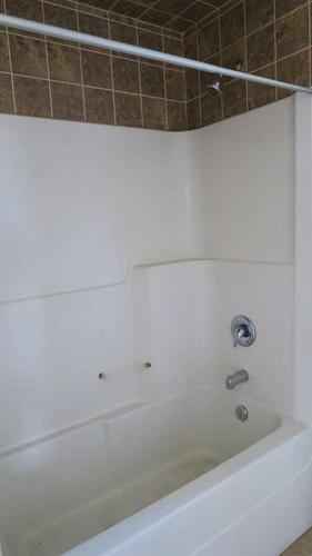 217 1 Avenue North, Vulcan, AB - Indoor Photo Showing Bathroom