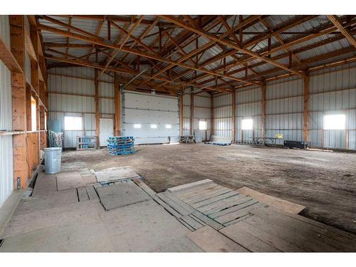 234013 Twp Rd 324, Rural Kneehill County, AB - Indoor Photo Showing Garage