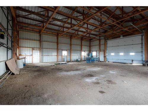 234013 Twp Rd 324, Rural Kneehill County, AB - Indoor Photo Showing Garage