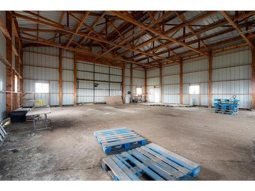 234013 Twp Rd 324, Rural Kneehill County, AB - Indoor Photo Showing Garage