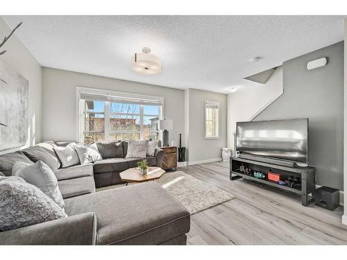 121 Evansridge Park Nw, Calgary, AB - Indoor Photo Showing Living Room