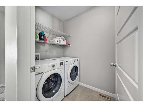 121 Evansridge Park Nw, Calgary, AB - Indoor Photo Showing Laundry Room