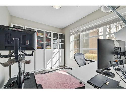 121 Evansridge Park Nw, Calgary, AB - Indoor Photo Showing Gym Room