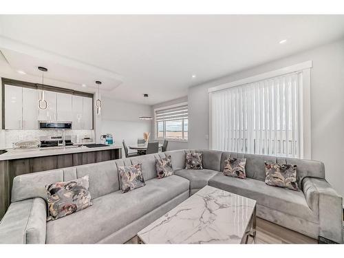 167 Sandpiper Bend, Chestermere, AB - Indoor Photo Showing Living Room