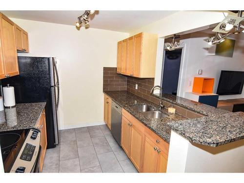 307-930 18 Avenue Sw, Calgary, AB - Indoor Photo Showing Kitchen With Double Sink