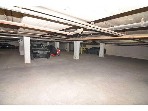 307-930 18 Avenue Sw, Calgary, AB - Indoor Photo Showing Garage