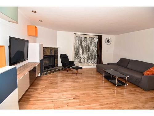 307-930 18 Avenue Sw, Calgary, AB - Indoor Photo Showing Living Room With Fireplace