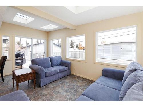 5748 Lodge Crescent Sw, Calgary, AB - Indoor Photo Showing Living Room