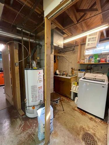 5748 Lodge Crescent Sw, Calgary, AB - Indoor Photo Showing Laundry Room