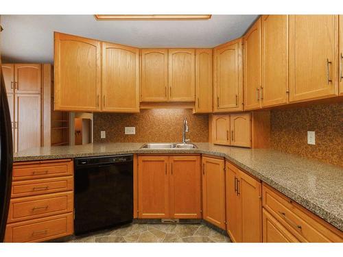 5748 Lodge Crescent Sw, Calgary, AB - Indoor Photo Showing Kitchen