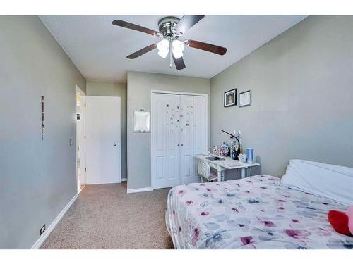 3211 39 Street Se, Calgary, AB - Indoor Photo Showing Bedroom