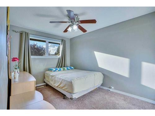 3211 39 Street Se, Calgary, AB - Indoor Photo Showing Bedroom