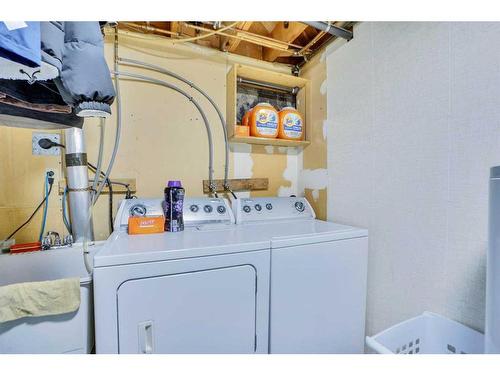 3211 39 Street Se, Calgary, AB - Indoor Photo Showing Laundry Room