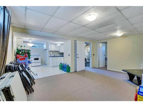 3211 39 Street Se, Calgary, AB - Indoor