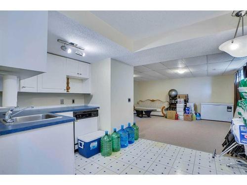 3211 39 Street Se, Calgary, AB - Indoor Photo Showing Other Room