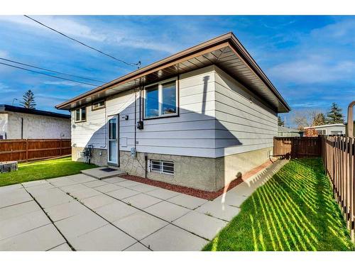 3211 39 Street Se, Calgary, AB - Outdoor With Exterior