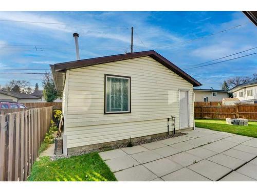 3211 39 Street Se, Calgary, AB - Outdoor With Exterior