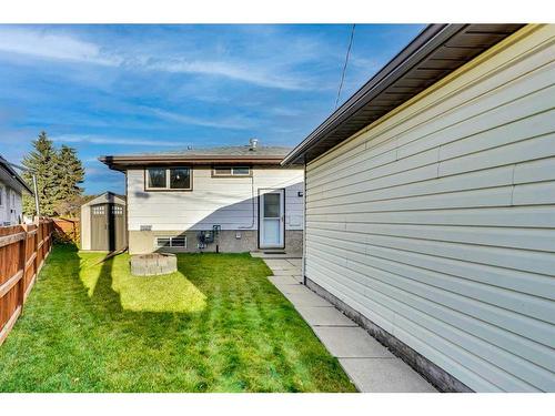 3211 39 Street Se, Calgary, AB - Outdoor With Exterior