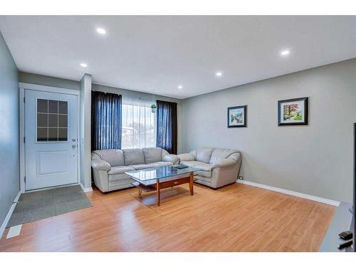 3211 39 Street Se, Calgary, AB - Indoor