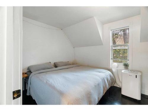 1049 Maggie Street Se, Calgary, AB - Indoor Photo Showing Bedroom