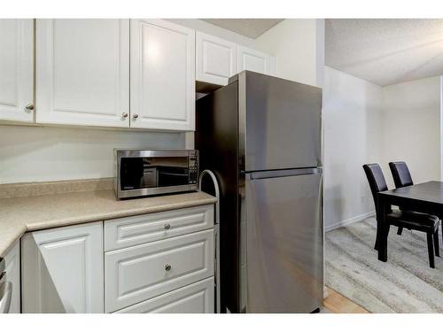 117-3000 Citadel Meadow Point Nw, Calgary, AB - Indoor Photo Showing Kitchen