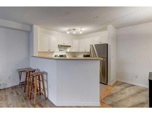 117-3000 Citadel Meadow Point Nw, Calgary, AB - Indoor Photo Showing Kitchen