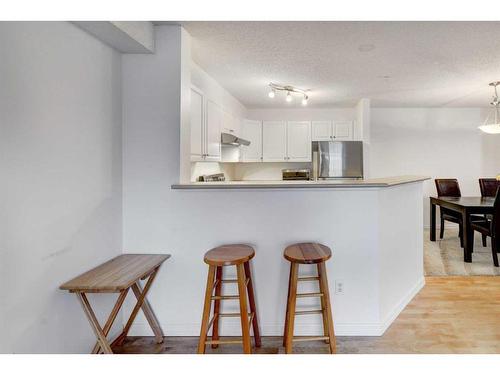 117-3000 Citadel Meadow Point Nw, Calgary, AB - Indoor Photo Showing Kitchen