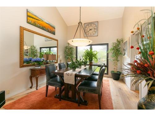 16-35 Oakmount Court Sw, Calgary, AB - Indoor Photo Showing Dining Room