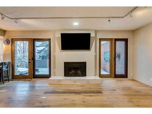 16-35 Oakmount Court Sw, Calgary, AB - Indoor With Fireplace