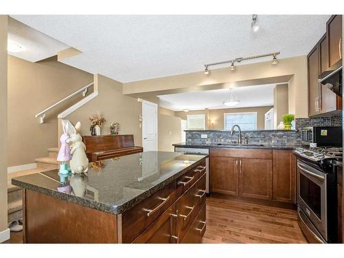 19 Aspen Hills Common Sw, Calgary, AB - Indoor Photo Showing Kitchen With Upgraded Kitchen