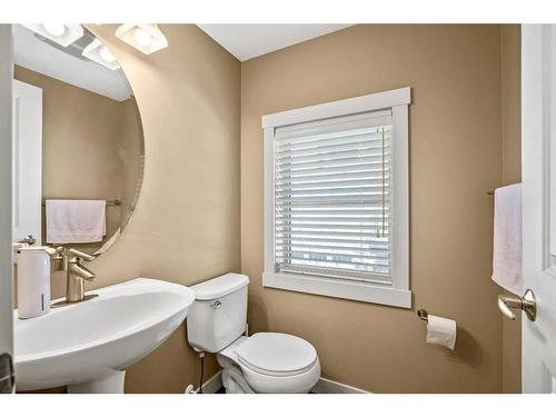 19 Aspen Hills Common Sw, Calgary, AB - Indoor Photo Showing Bathroom