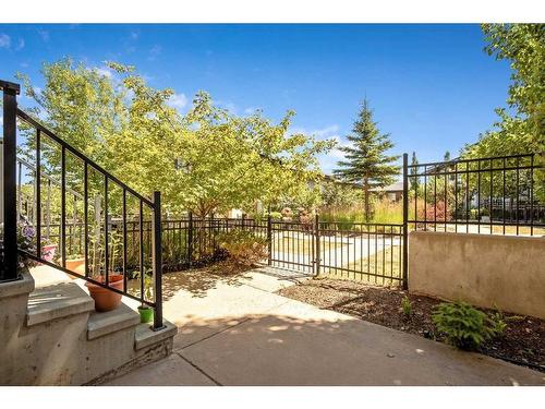 19 Aspen Hills Common Sw, Calgary, AB - Outdoor