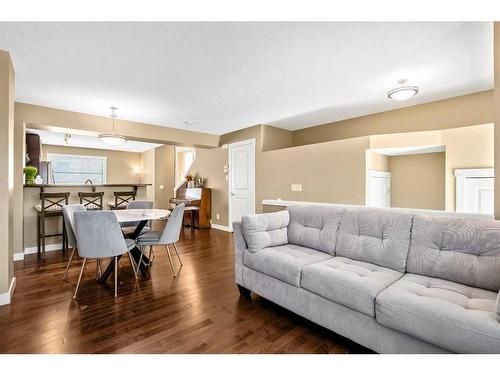 19 Aspen Hills Common Sw, Calgary, AB - Indoor Photo Showing Living Room