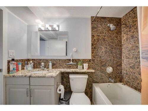 2490 Catalina Boulevard Ne, Calgary, AB - Indoor Photo Showing Bathroom