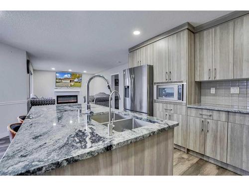 2490 Catalina Boulevard Ne, Calgary, AB - Indoor Photo Showing Kitchen With Double Sink With Upgraded Kitchen