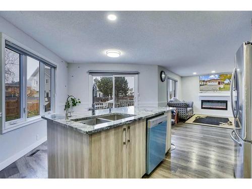 2490 Catalina Boulevard Ne, Calgary, AB - Indoor Photo Showing Kitchen With Double Sink With Upgraded Kitchen