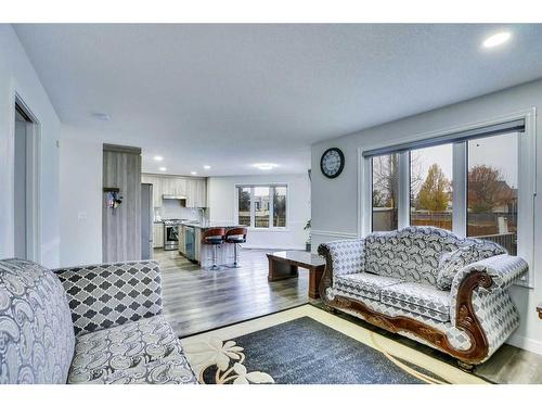 2490 Catalina Boulevard Ne, Calgary, AB - Indoor Photo Showing Living Room