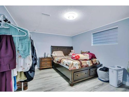 2490 Catalina Boulevard Ne, Calgary, AB - Indoor Photo Showing Bedroom