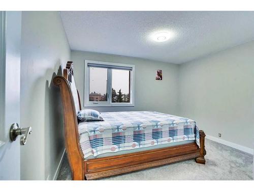 2490 Catalina Boulevard Ne, Calgary, AB - Indoor Photo Showing Bedroom