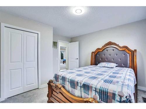 2490 Catalina Boulevard Ne, Calgary, AB - Indoor Photo Showing Bedroom