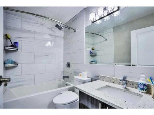 2490 Catalina Boulevard Ne, Calgary, AB - Indoor Photo Showing Bathroom