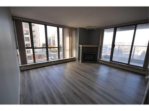 503-650 10 Street Sw, Calgary, AB - Indoor Photo Showing Living Room With Fireplace