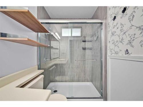 63 Macewan Glen Road Nw, Calgary, AB - Indoor Photo Showing Bathroom